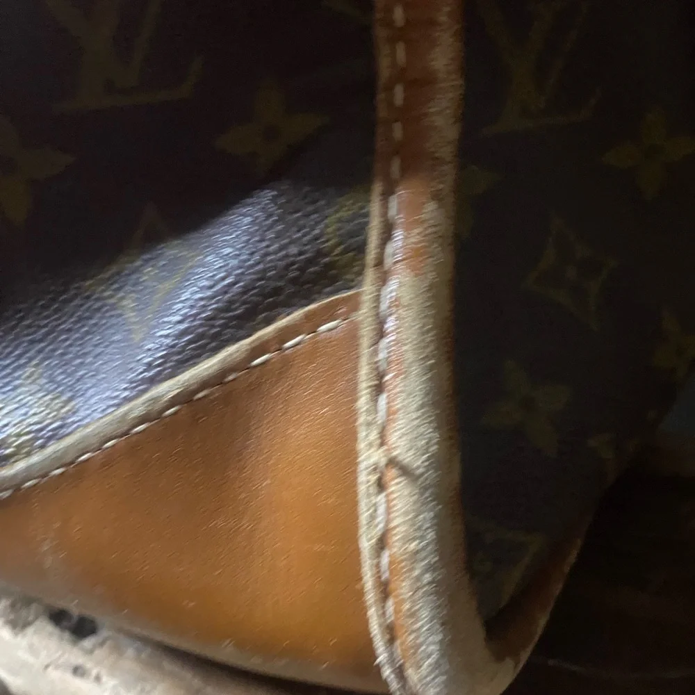 Authentic Vintage Louis Vuitton Monogram Brown Tan Messenger/Travel Bag - Picture 11 of 17